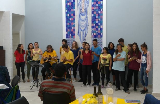 thumbnail de Voluntários realizam jantar beneficente em prol de venezuelanos