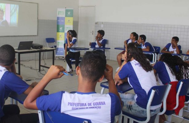 thumbnail de Vozes Daqui realiza atividade que incentiva protagonismo juvenil