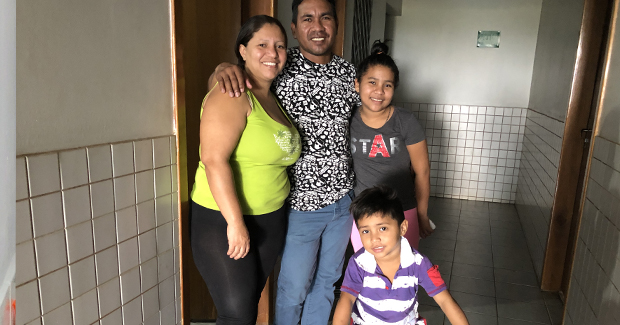 thumbnail de “Sinto que minha família está protegia aqui”, diz venezuelana interiorizada pelo projeto Acolhidos por Meio do Trabalho