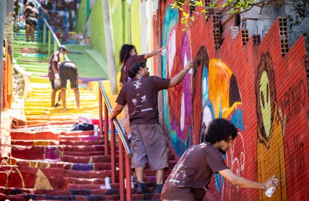 thumbnail de Projeto transforma escadaria no Jardim Teresópolis (Betim, MG) em obra de arte