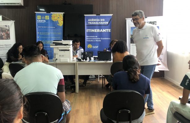 thumbnail de Brasília: Acolhidos na Casa Bom Samaritano recebem agência itinerante do GDF para oportunidades de emprego