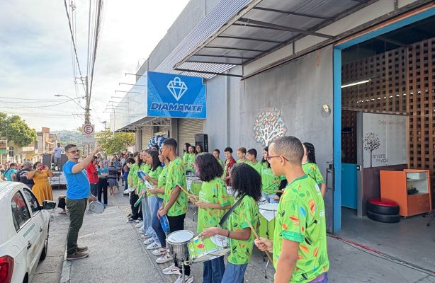thumbnail de Educandos do Programa Árvore da Vida realizam apresentação durante inauguração de supermercado em Betim (MG)
