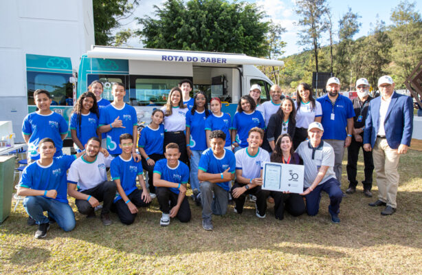 thumbnail de Fiat celebra 50 anos no Brasil e parceria com AVSI ganha laboratório móvel de educação