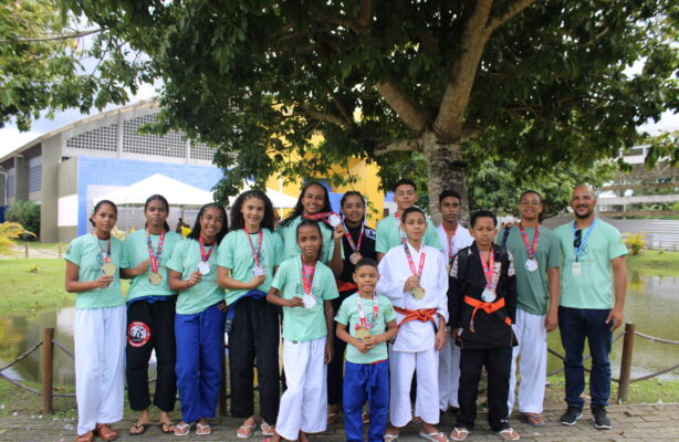 thumbnail de Jovens do Ciranda Esportiva conquistam 4º lugar por equipes no Campeonato Baiano de Jiu-Jítsu