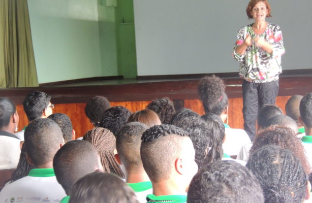 thumbnail de Carreira profissional é discutida com alunos do Semente de Ciência