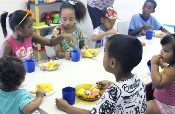 thumbnail de Alimentação saudável é tema de ação com crianças do Subúrbio de Salvador (BA)