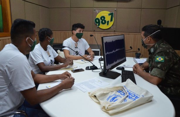 thumbnail de Refugiados e migrantes da Venezuela recebem capacitação em centro de comunicação do Exército