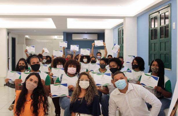 thumbnail de Jovem aprendizes são certificados na área de helpdesk e suporte ao usuário de informática