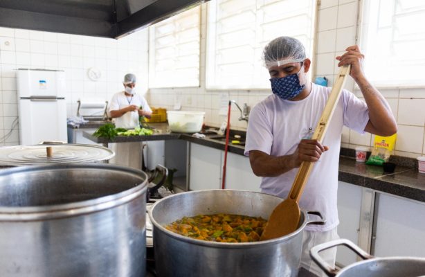 thumbnail de CAMPANHA ALIMENTANDO A ESPERANÇA SOMA MAIS DE 67.500 REFEIÇÕES DISTRIBUÍDAS EM TRÊS ESTADOS BRASILEIROS