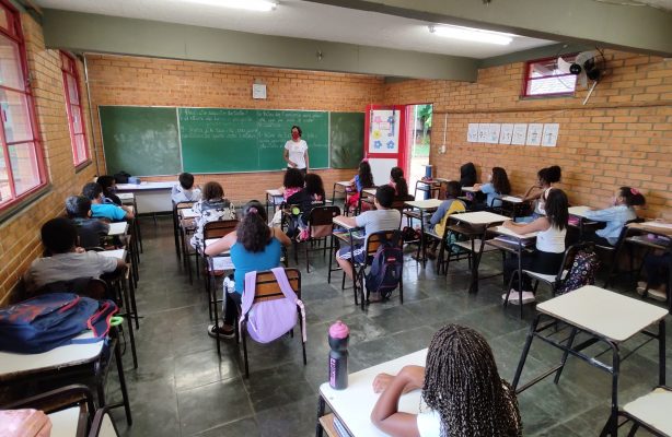 thumbnail de Importância dos protocolos sanitários nas escolas será tema de capacitação de professores na Bahia