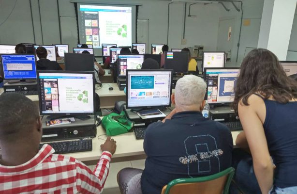 thumbnail de Refugiados e migrantes recebem curso gratuito de marketing digital e preparação de currículo em Santa Catarina