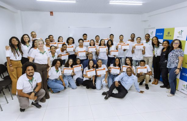 thumbnail de Acelen, Fundação Banco do Brasil e AVSI Brasil certificam segunda turma do Projeto Jornada Jovem