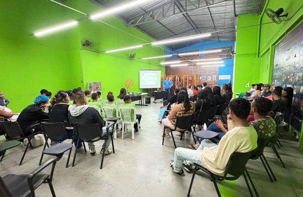 thumbnail de Jovens do programa Árvore da Vida concluem curso de Robótica Educacional com apresentação de projeto coletivo