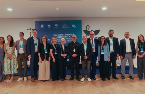 thumbnail de Atores-chave se reuniram em Brasília para debater integração de refugiados e apresentar resultados do projeto Acolhidos por Meio do Trabalho