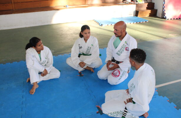 thumbnail de Jiu-jitsu fortalece disciplina e desenvolvimento de crianças e adolescentes em comunidade rural de Catu (BA)